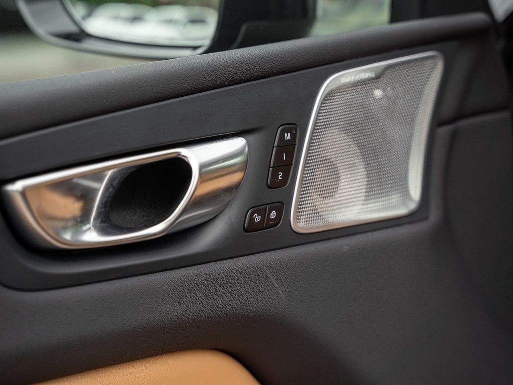 Volvo  T8 AWD Ultra Dark
