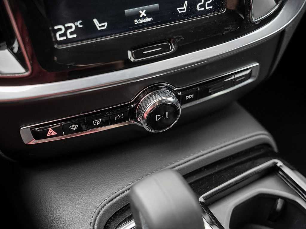 Volvo  T8 Core Recharge Plug-In Hybrid AWD