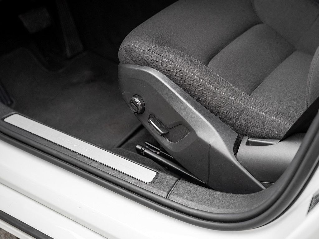 Volvo  T8 Core Recharge Plug-In Hybrid AWD
