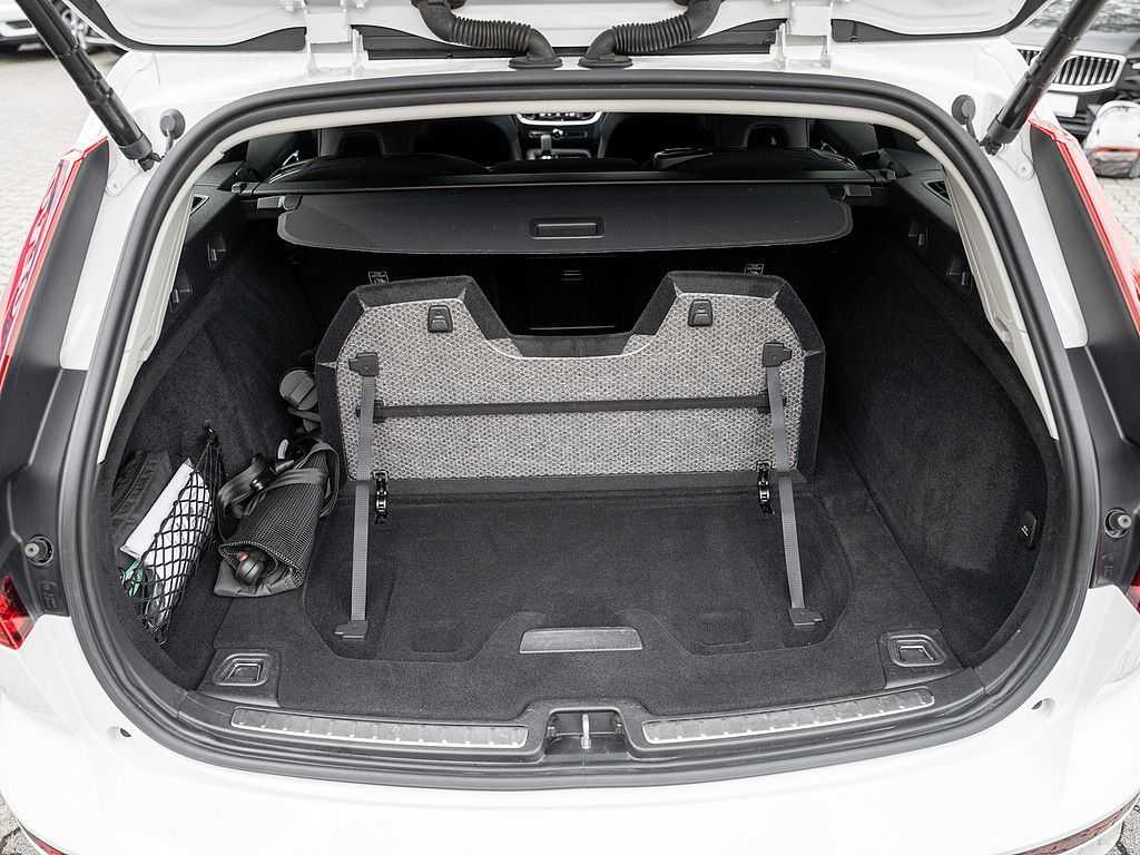 Volvo  T8 Core Recharge Plug-In Hybrid AWD