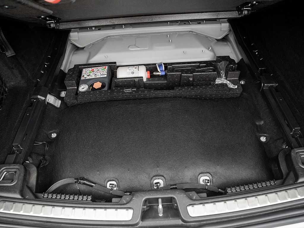 Volvo  T8 Core Recharge Plug-In Hybrid AWD