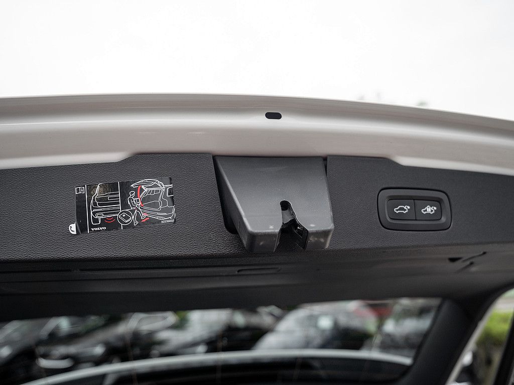 Volvo  T8 Core Recharge Plug-In Hybrid AWD