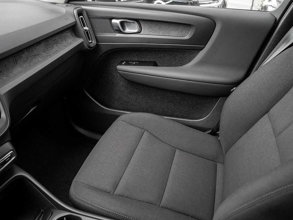 Volvo  T3 Momentum KLIMA PDC SHZ NAVI W-LAN LED