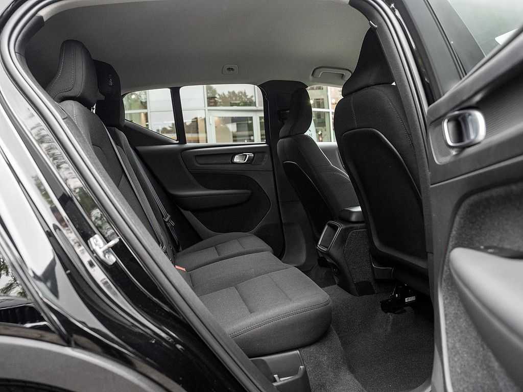 Volvo  T3 Momentum KLIMA PDC SHZ NAVI W-LAN LED