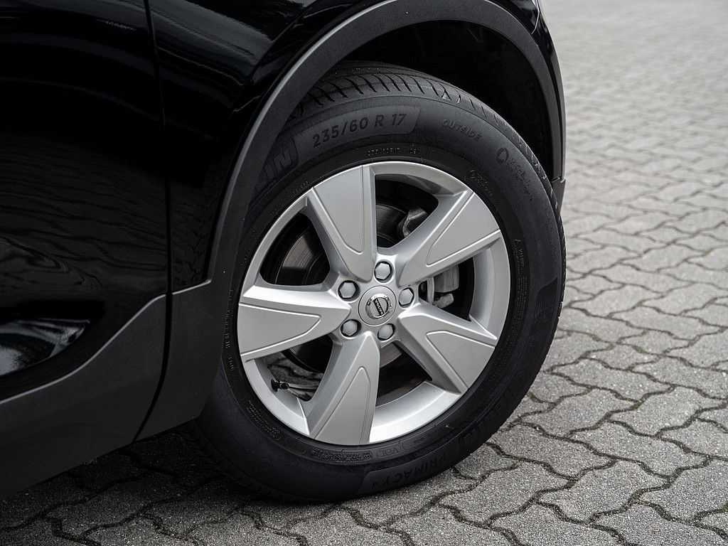 Volvo  T3 Momentum KLIMA PDC SHZ NAVI W-LAN LED