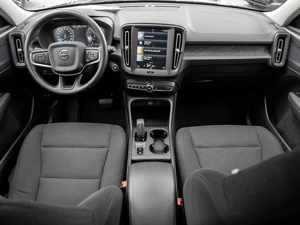 Volvo  T3 Momentum KLIMA PDC SHZ NAVI W-LAN LED