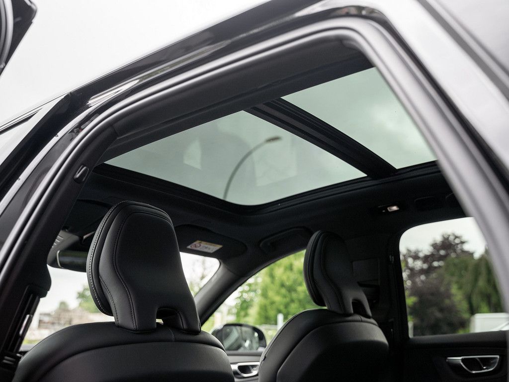 Volvo  T8 R-Design Recharge Plug-In Hybrid AWD