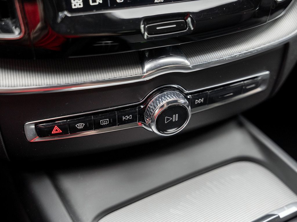 Volvo  T8 R-Design Recharge Plug-In Hybrid AWD