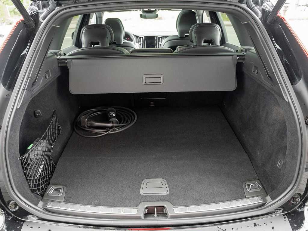 Volvo  T8 R-Design Recharge Plug-In Hybrid AWD