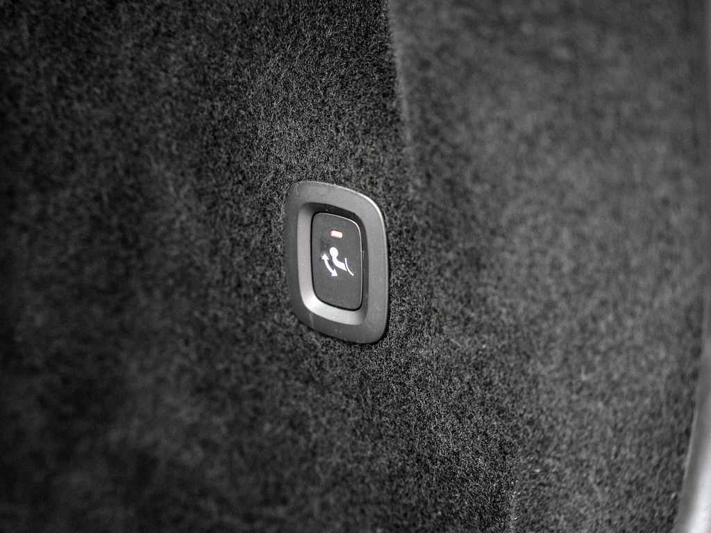 Volvo  T8 R-Design Recharge Plug-In Hybrid AWD