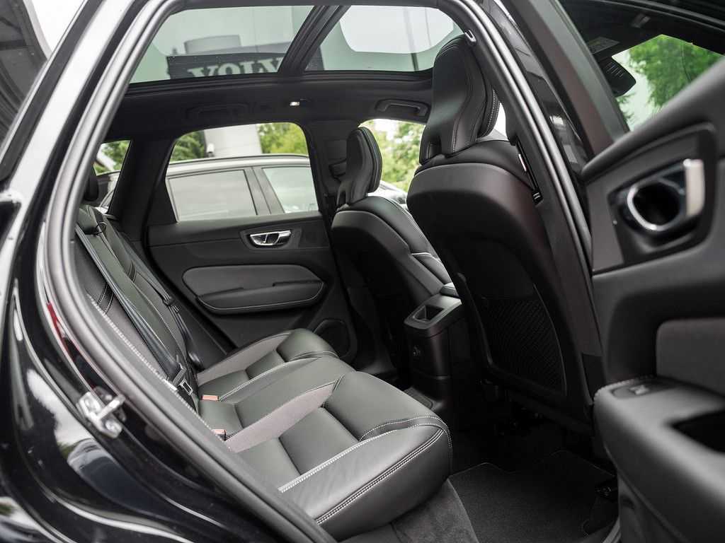Volvo  T8 R-Design Recharge Plug-In Hybrid AWD