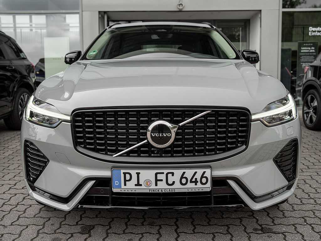 Volvo  B4 Plus Dark H/K NAVI W-LAN ACC FACEL. LED