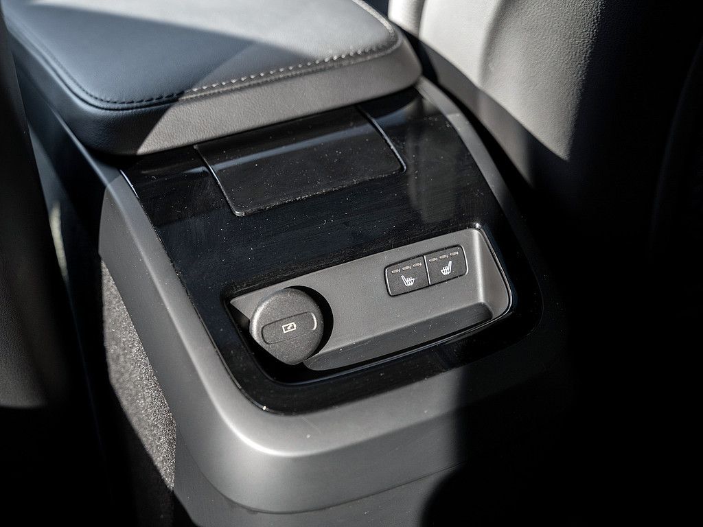 Volvo  T8 AWD Plus Dark