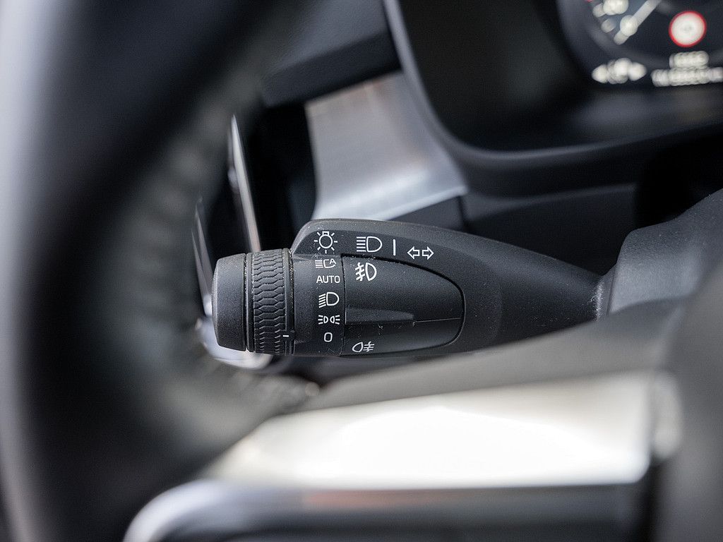 Volvo  T4 Recharge R Design Expression