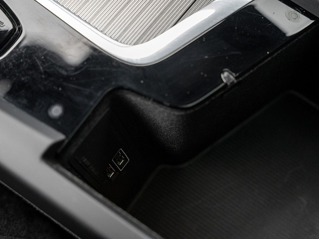 Volvo  T6 AWD R Design