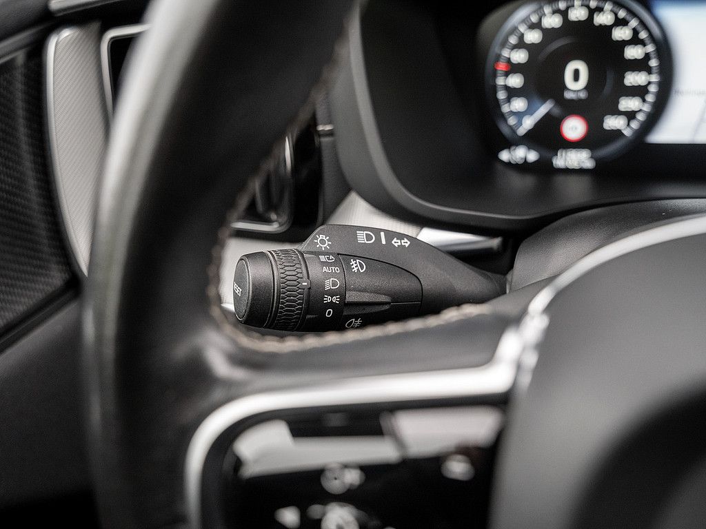 Volvo  T6 AWD R Design