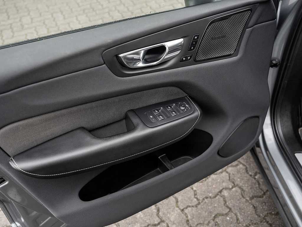 Volvo  T6 AWD R Design