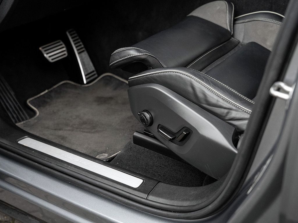 Volvo  T6 AWD R Design