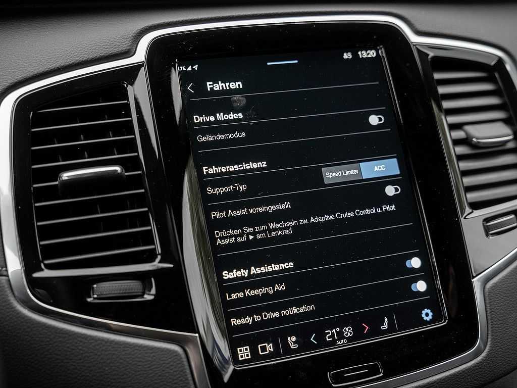 Volvo  Ultimate Dark AWD