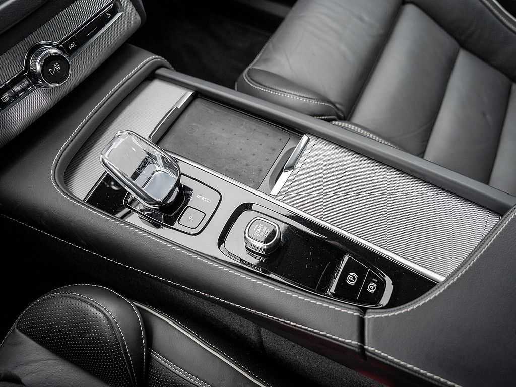 Volvo  Ultimate Dark AWD