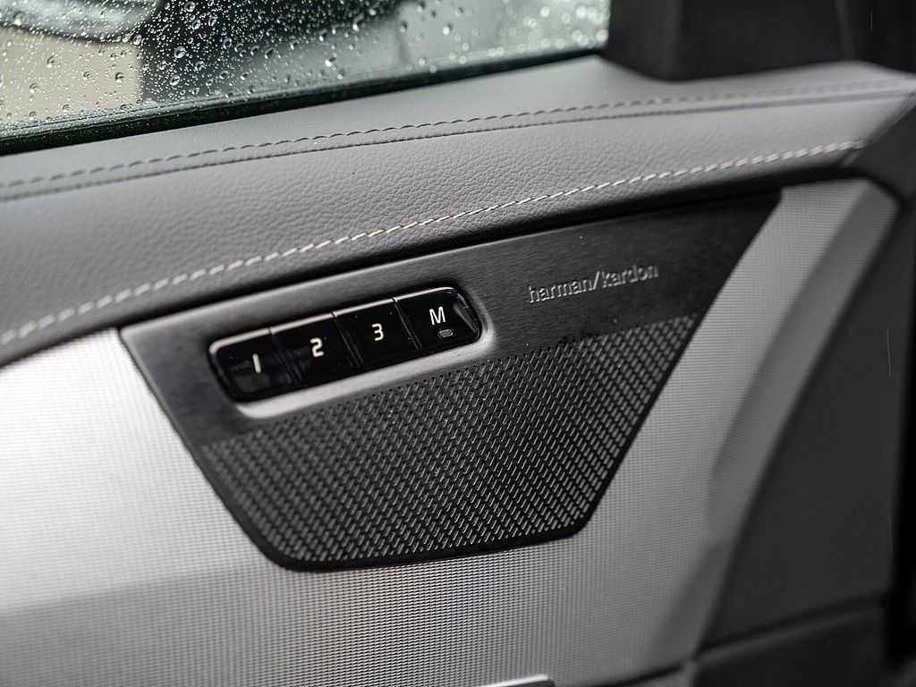 Volvo  Ultimate Dark AWD