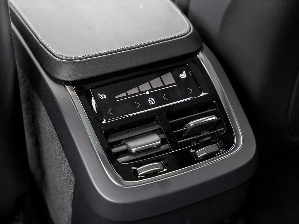 Volvo  Ultimate Dark AWD