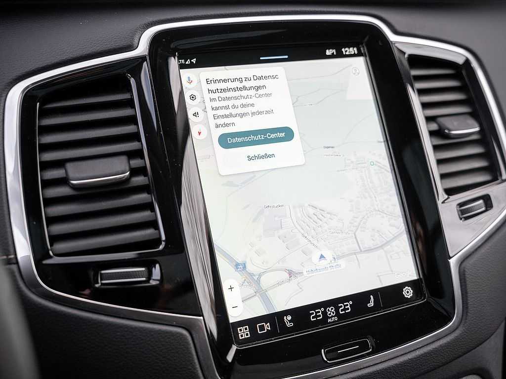 Volvo T8 AWD Plus Dark Panorama, AHK