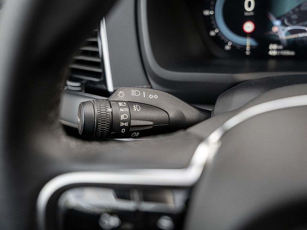 Volvo T8 AWD Plus Dark Panorama, AHK