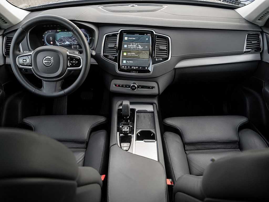 Volvo T8 AWD Plus Dark Panorama, AHK