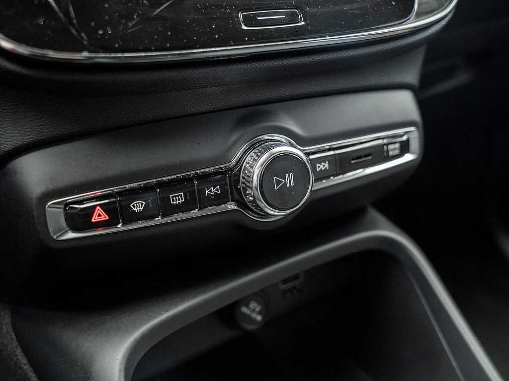 Volvo  T5 Recharge R Design Expression ACC, AHK