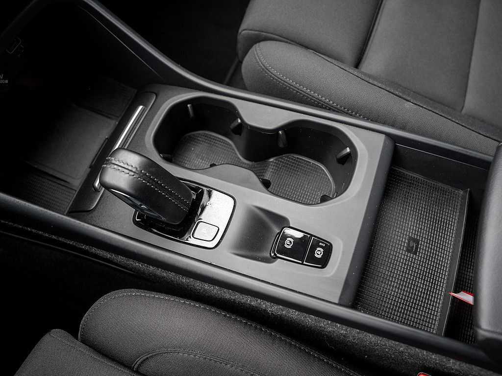 Volvo  T5 Recharge R Design Expression ACC, AHK