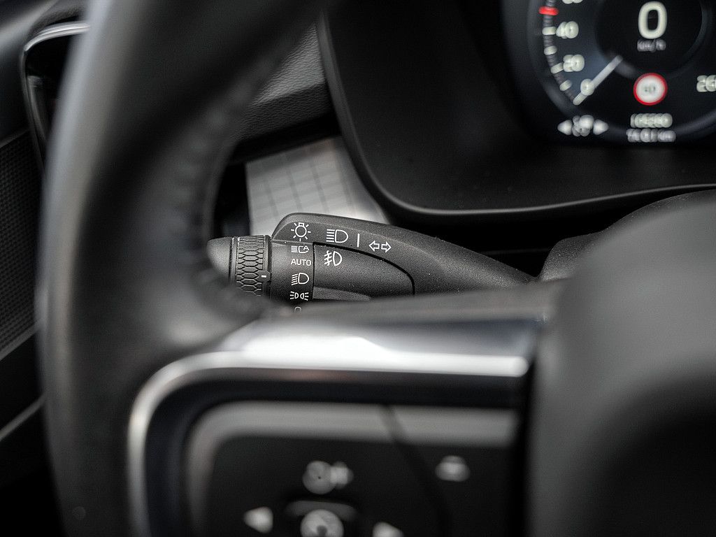 Volvo  T5 Recharge R Design Expression ACC, AHK