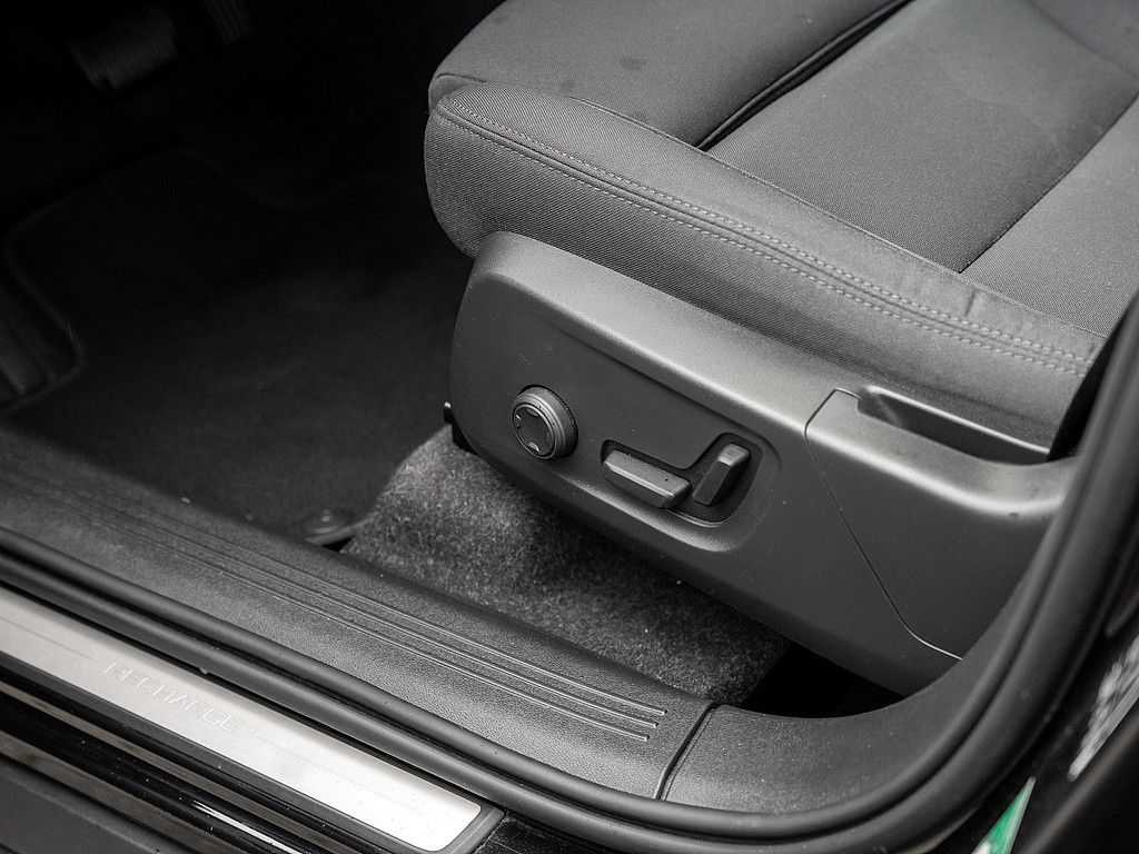 Volvo  T5 Recharge R Design Expression ACC, AHK