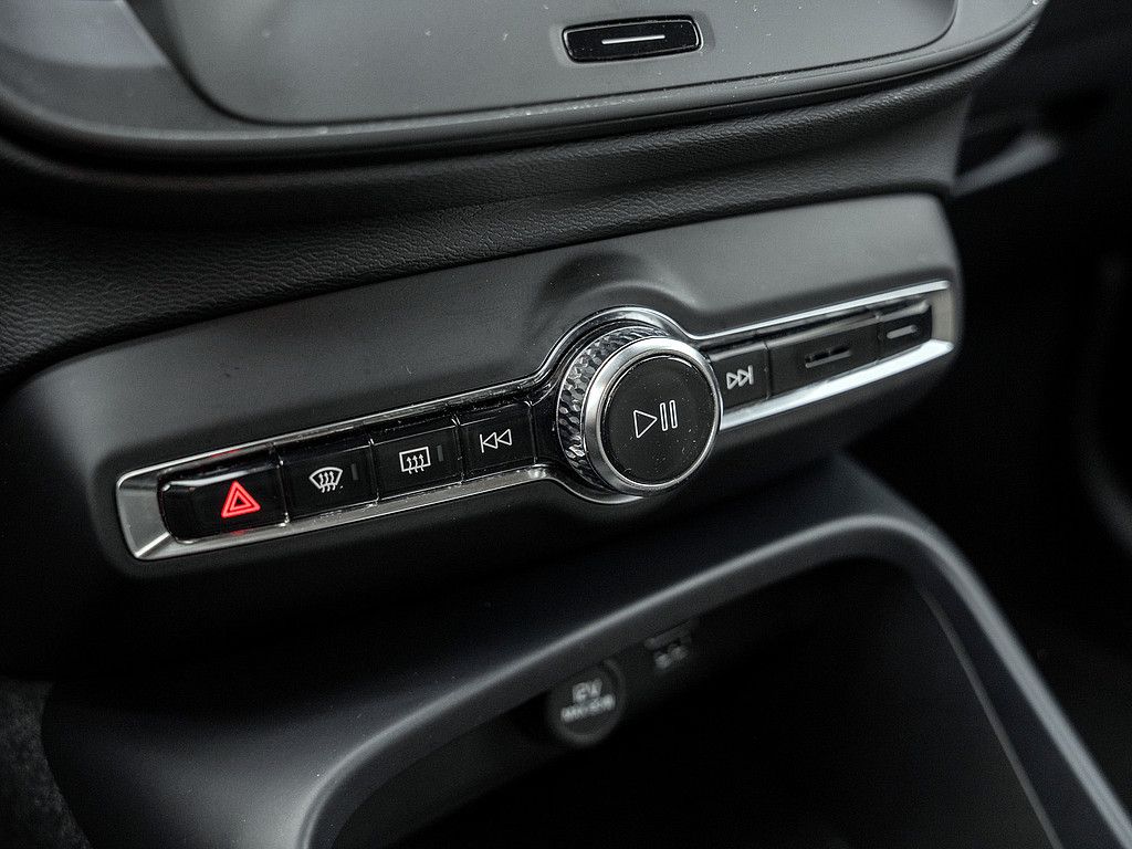 Volvo  T3 Momentum Core