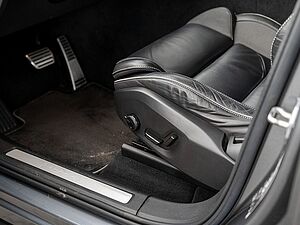 Volvo  B4 AWD R-Design