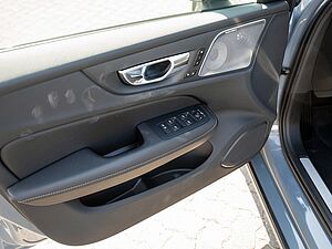 Volvo  T8 AWD Ultimate Dark
