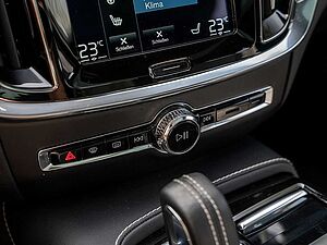 Volvo  T6 Plus Dark Recharge