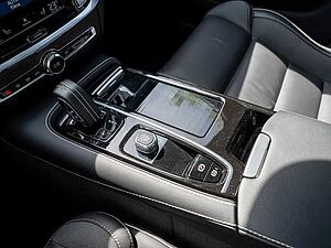 Volvo  T6 Plus Dark Recharge