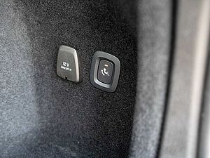 Volvo  T6 Plus Dark Recharge