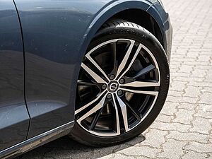 Volvo  T6 Plus Dark Recharge