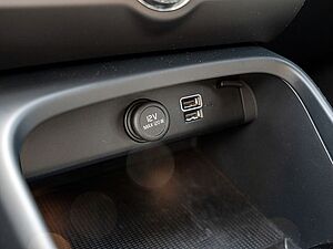 Volvo  B4 R-Design KAMERA H/K NAVI W-LAN AHK LED