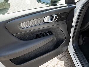 Volvo  B4 R-Design KAMERA H/K NAVI W-LAN AHK LED