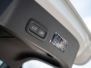 Volvo  B4 R-Design KAMERA H/K NAVI W-LAN AHK LED