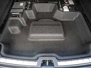 Volvo  B4 Momentum Pro