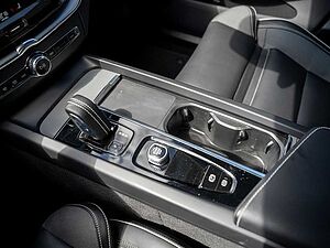 Volvo  T6 AWD Recharge R-Design