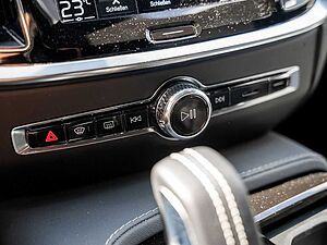 Volvo  T8 Plus Dark Recharge