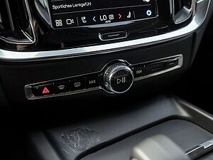 Volvo  B4 Core PDC SHZ KAMERA NAVI W-LAN ACC LED