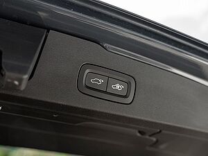 Volvo  B4 Core PDC SHZ KAMERA NAVI W-LAN ACC LED