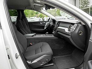 Volvo  B4 Momentum Pro AWD
