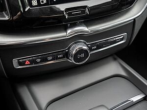 Volvo  B4 Momentum Pro NAVI W-LAN FACEL. LED 360°